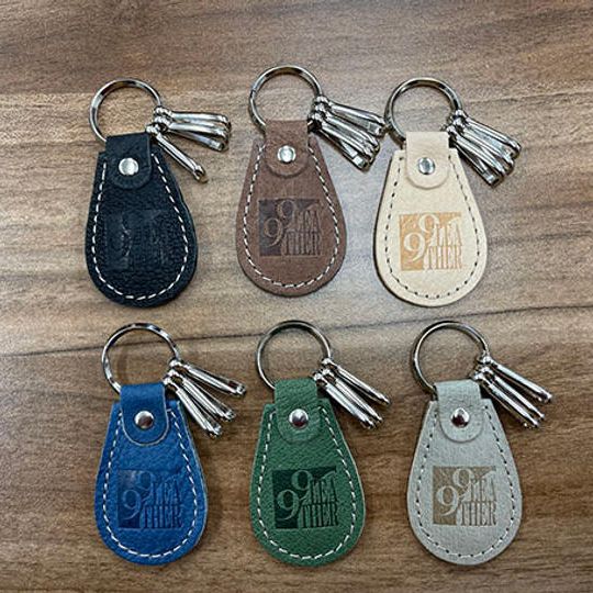 触り心地抜群な九十九里レザーのキーホルダー（涙型）