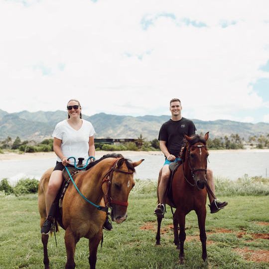 【先着5組特別30%OFF!!】ワイアルア乗馬体験(45分)+ノースショア観光プラン(2名様料金・ホテル送迎付き)