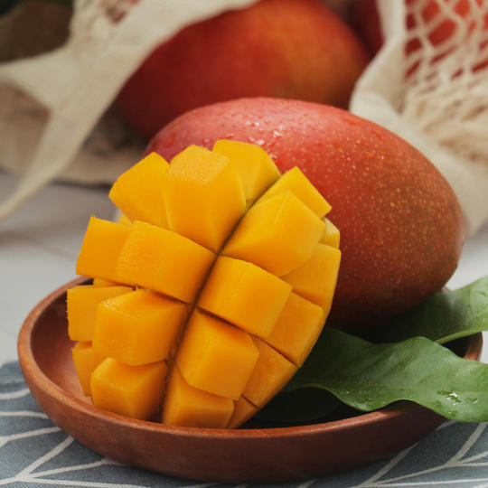 ◆北海道/沖縄本島配送はこちら◆台湾屏東県産プレミアムアップルマンゴー(大玉5~7玉入、合計2.5kg / 送料込)