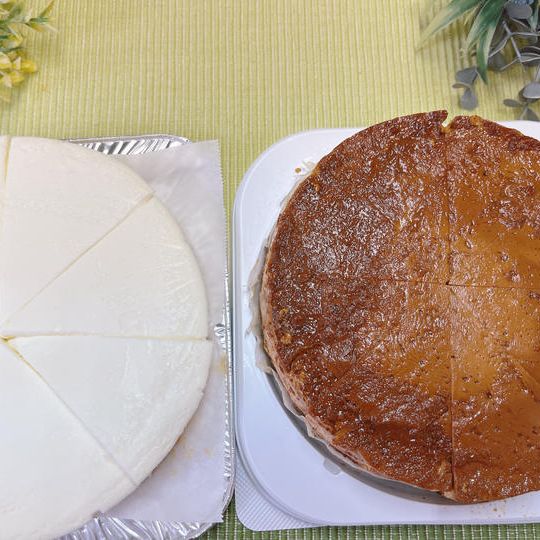 焼プリンケーキとレアチーズケーキ