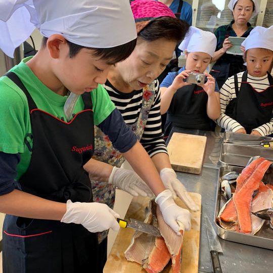 北海道オホーツク 獲れたてイクラを堪能！漁業・酪農・農業 地域産業体験全4回 ＜カヤック体験 宿泊8泊 食事付き＞