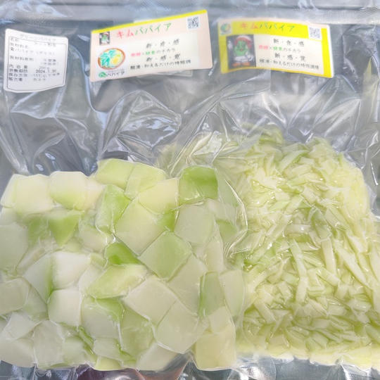 ２種類のキムパパイヤ（千切りカット＆ダイスカット）