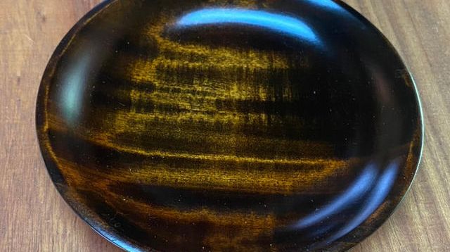 木地師の里の若手作家が作る拭漆九寸盆 - (戦禍を逃れ1300年、守り伝え