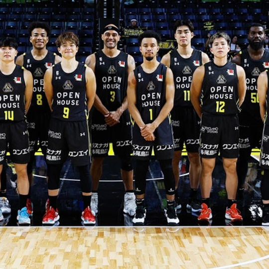 【アリーナSS席＋選手全員との写真･サイン入り色紙＋Tシャツ】