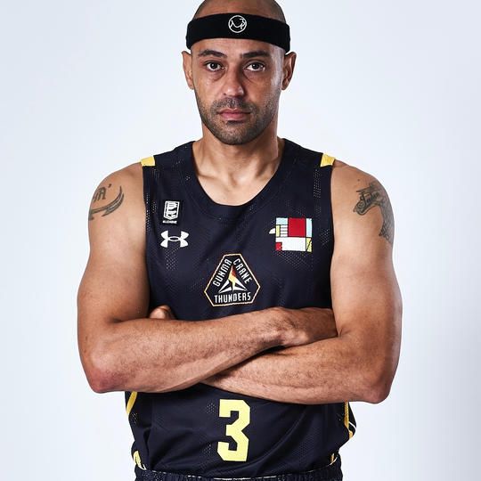 【アリーナSS席＋直筆サイン入りレプリカユニフォーム#3＋メモリアルTシャツ】