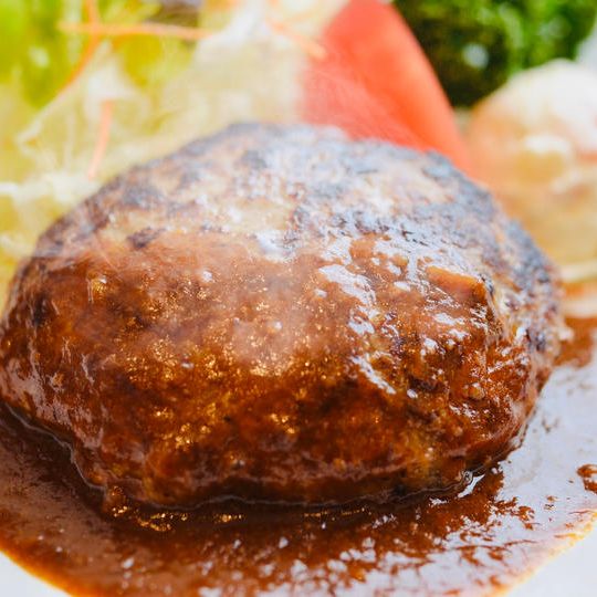 牛タンを使用した肉汁あふれるハンバーグ!タンバーグセット