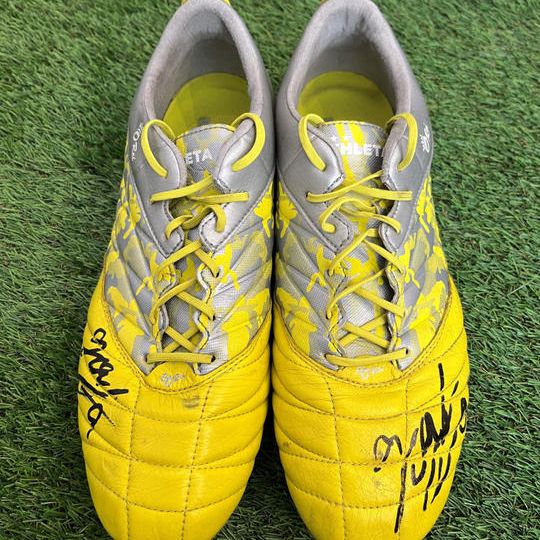 S1:直筆サイン入り実使用スパイク（自主練習の時の思い出深い相棒）