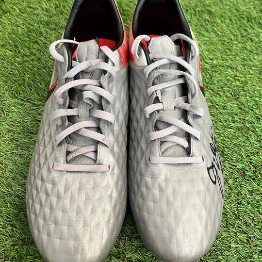 S5:直筆サイン入り実使用スパイク（昨シーズンの公式戦使用の好きなティエンポシリーズ）