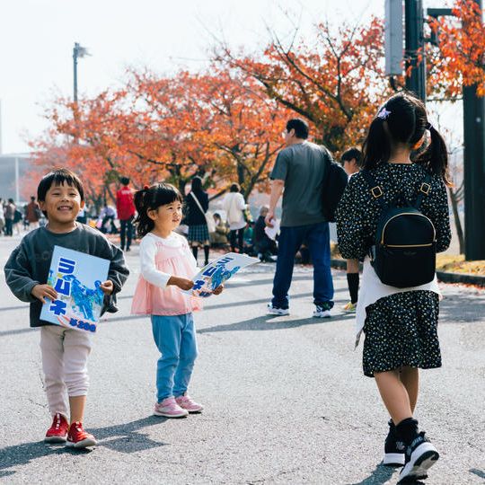 子どもたちが貴社のチラシを配ります