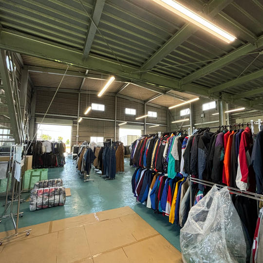 古着の仕入れに一緒に行ける