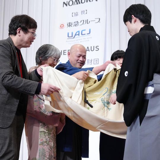 【Ｂコース】特製「竜王羽織」の贈呈