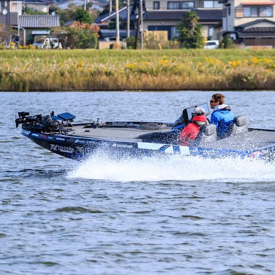 取材艇に同船してオールスターをクルーズ観戦(23日)