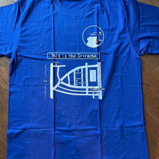 当社特製オリジナル‘シラチャ指差し’Tシャツ（サイズXL）