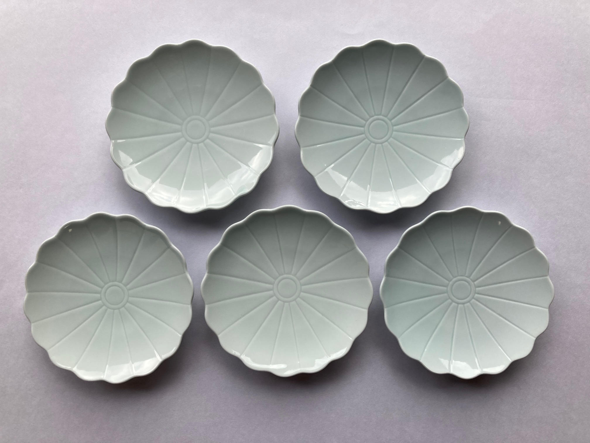 大聖寺白磁小皿5枚組 - (洋装の先駆者、昭憲皇太后が着用した130年前の 大聖寺白磁小皿5枚組 - (洋装の先駆者、昭憲皇太后が着用した130年前の