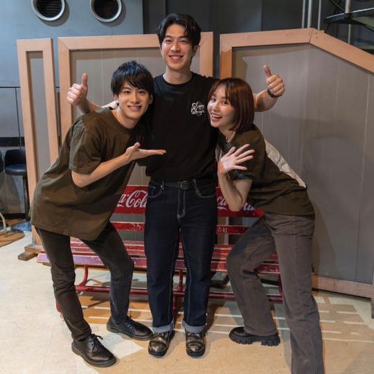 イベント終了後　会場にて俳優陣と記念撮影