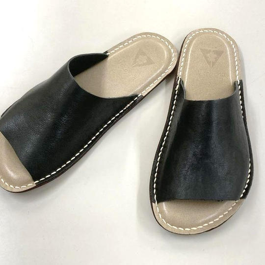 【特別割 1,150円OFF】撥水加工栃木レザールームシューズ502 27㎝ ブラック