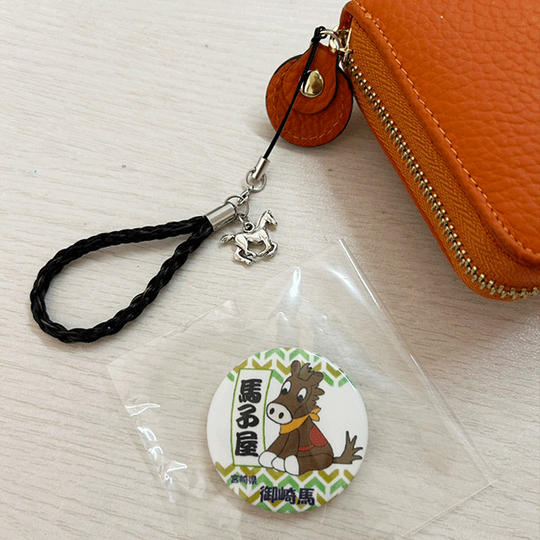 ★馬の毛（本物）ストラップと缶バッジ　5,000円