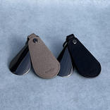 2色から選べる『彩の国黒豚』の皮革で仕上げた「キーホルダー付靴べら」