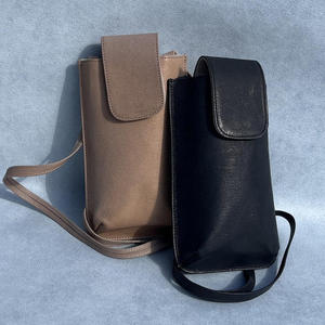 2色から選べる『彩の国黒豚』の皮革で仕上げた「ショルダーポーチ」