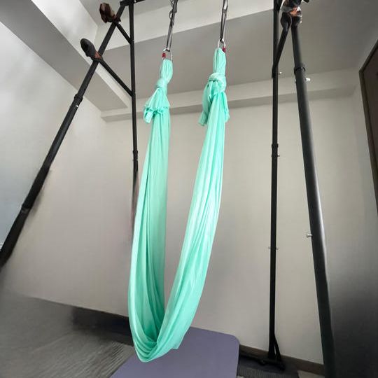 大人気！エアリアルヨガ体験コース（低空（ローエアリアル）も可）