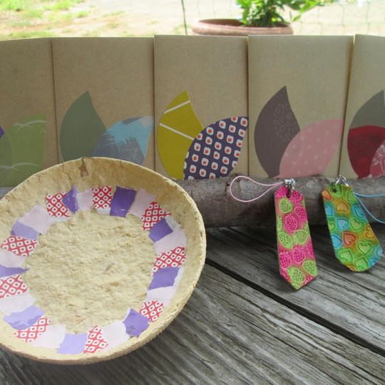 【たぬき工房】リサイクル紙の小皿、ポチ袋、ストラップ