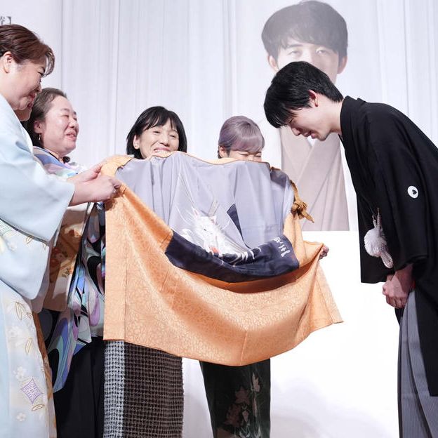 【Ｂコース】特製「竜王羽織」の贈呈