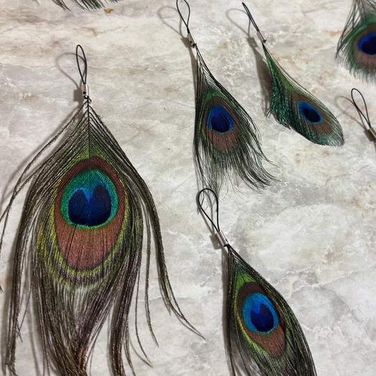 クジャクの羽ストラップ