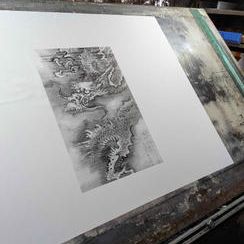 【2026年10月上旬・限定３名】 主宰と一緒に刷る“龍”の一枚｜工房体験コース