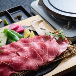 お礼メール、キーホルダー２種類、うちわ、ミニ五色的、流鏑馬諸役、松屋本館でのお食事券（１名様）