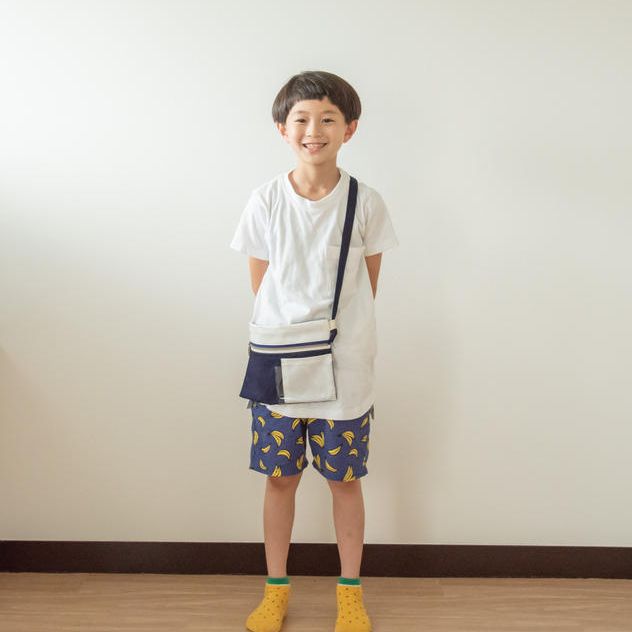 【緊急企画おうち時間充実パック！】色いろサコッシュ（ネイビー×ホワイト）＋お礼メール