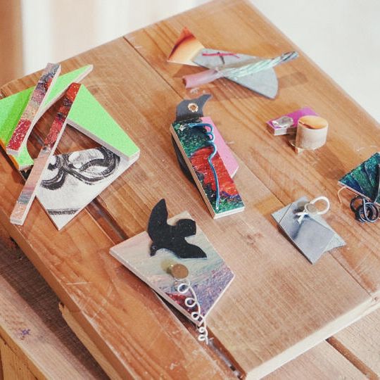 NEW "芸術家の副産物でアクセサリーをつくろう"ワークショップ