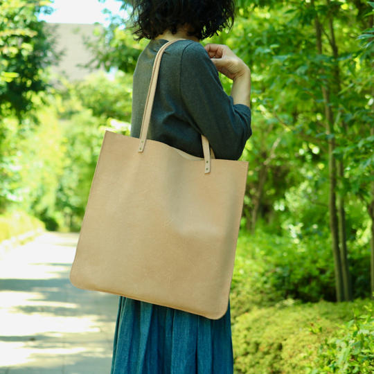 床革のシンプルトートBAG