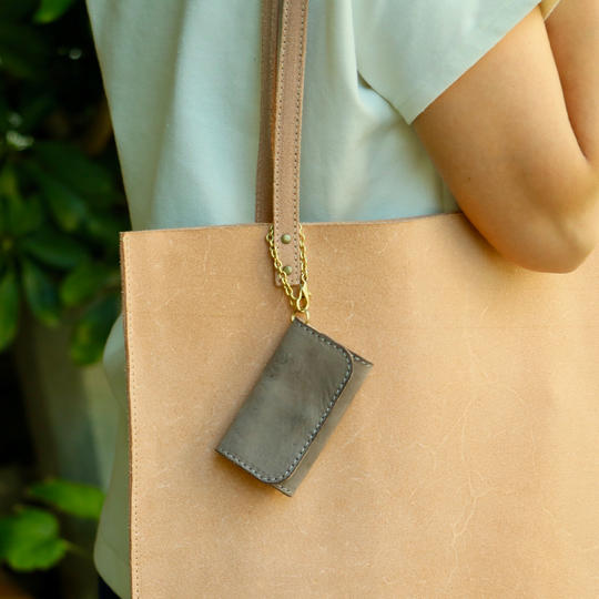 チェーン付きコンパクトマスクケース