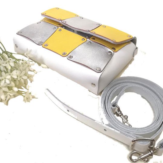 オーダーメイド・本革３wayスマホポーチ　WHITEベース