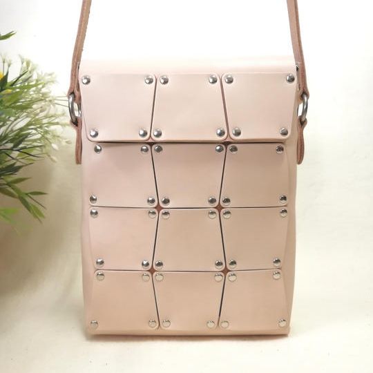 ヌメ革ミニショルダーバッグ　（ヌメ革単色・オーダーメイドできません）