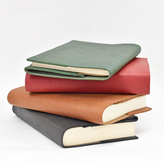 【早割20%OFF】牛ヌメ革で仕上げたフリーサイズ ブックカバー