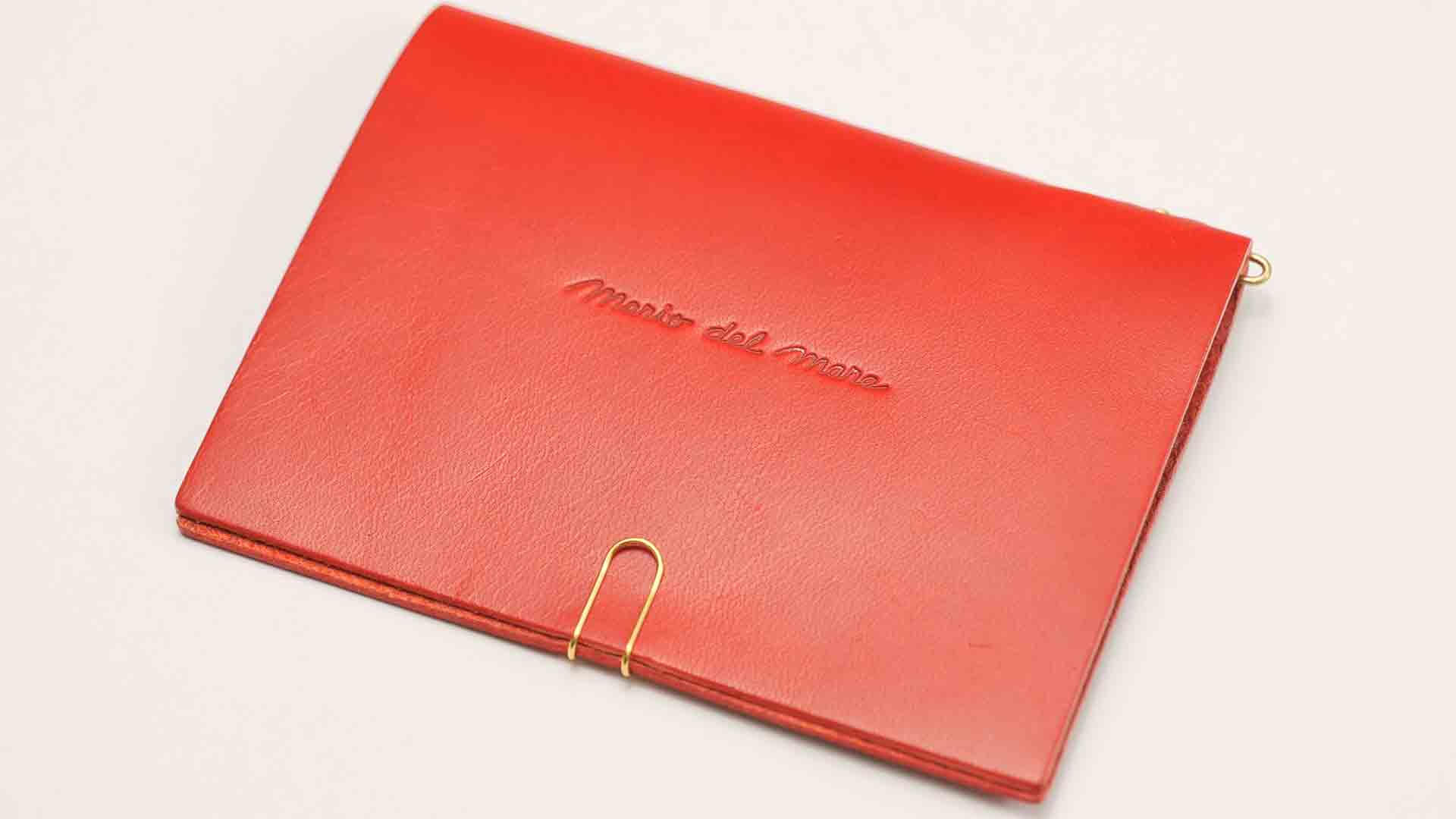 I AM I のメモ帳 財布 思索のためのメモ帳の入った財布」というローランド氏の『ミニマリスト