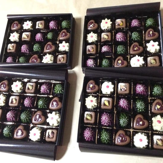 ◆サンクスメッセージ◆イイオンナプロデュースオリジナルチョコレート（6個入）