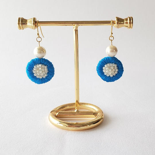 ①16色から選べるビーズと刺繍イヤリング（ピアス）のキット