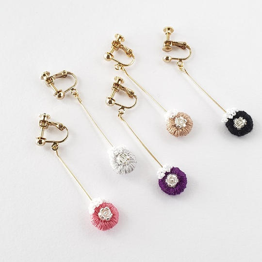 ⑤ビーズを乗せた刺繍ピアス