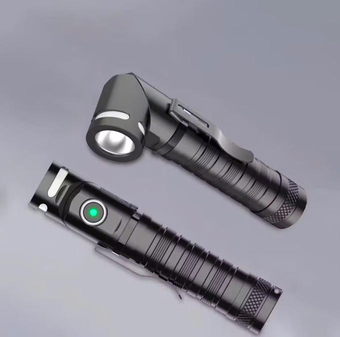 長時間使用可能な強力バッテリーと多機能ライト