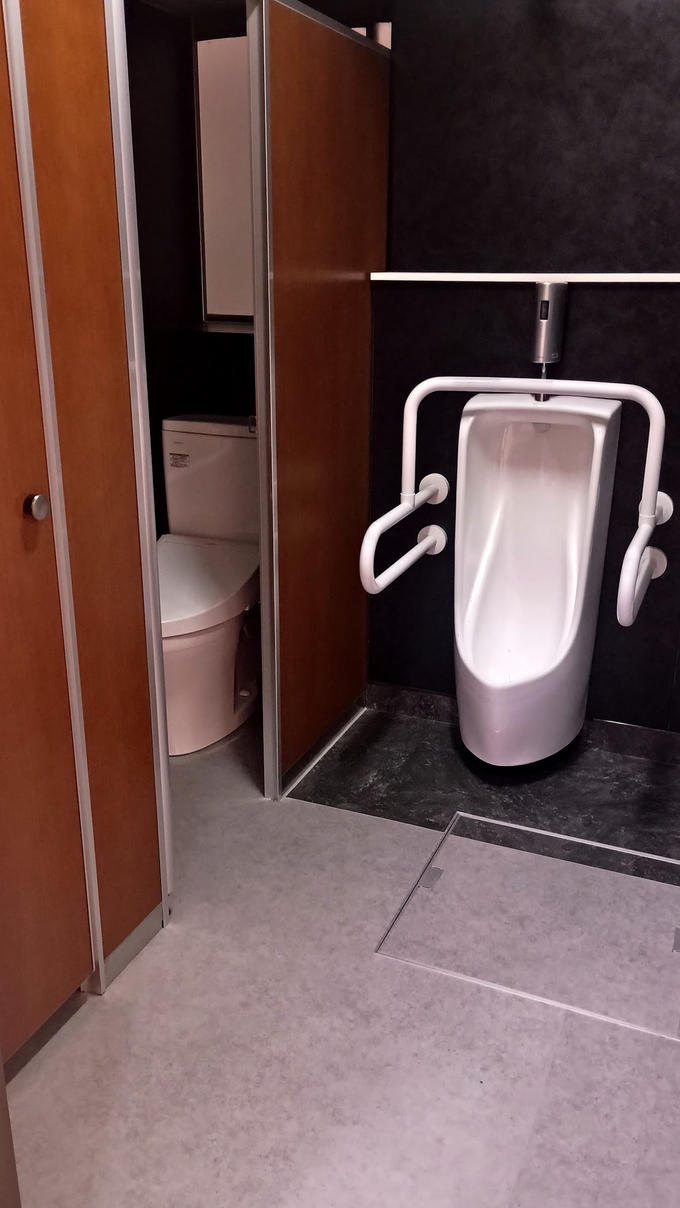 階下室のトイレ