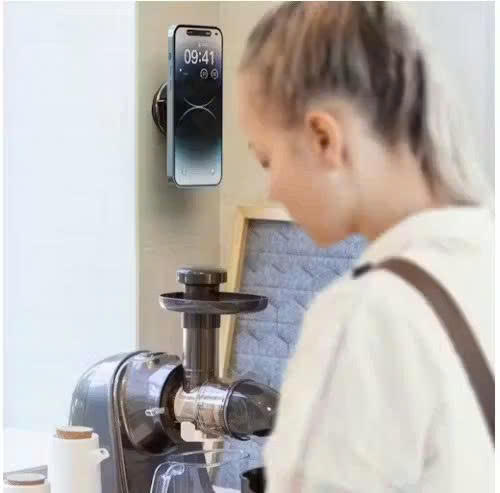 スマホだけでなくタブレットやミニカメラも固定可能なホルダー