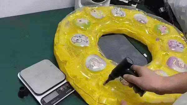 圧倒的なパワーで瞬時にホコリを吹き飛ばす！
