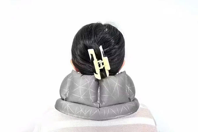 ポンプ式で快適＆衛生的な3in1ネックピロー